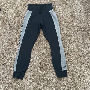 Black Nike leggings